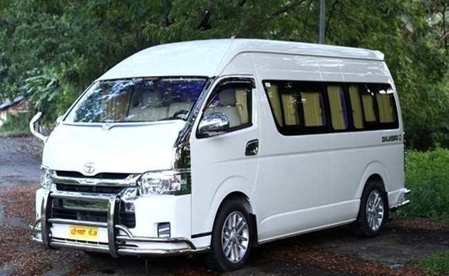 21815_toyota hiace commuter